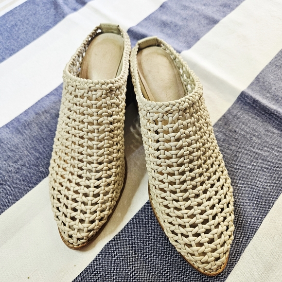 INTENTIONALLY BLANK Taupe Woven Mules With Stacked Heels Size 7 - Picture 4 of 15